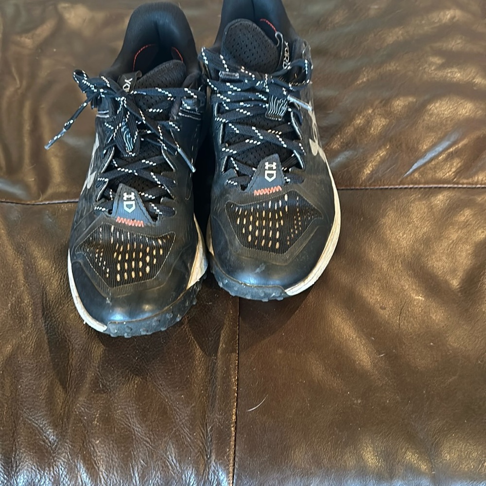 Kids size 7 turf shoes.